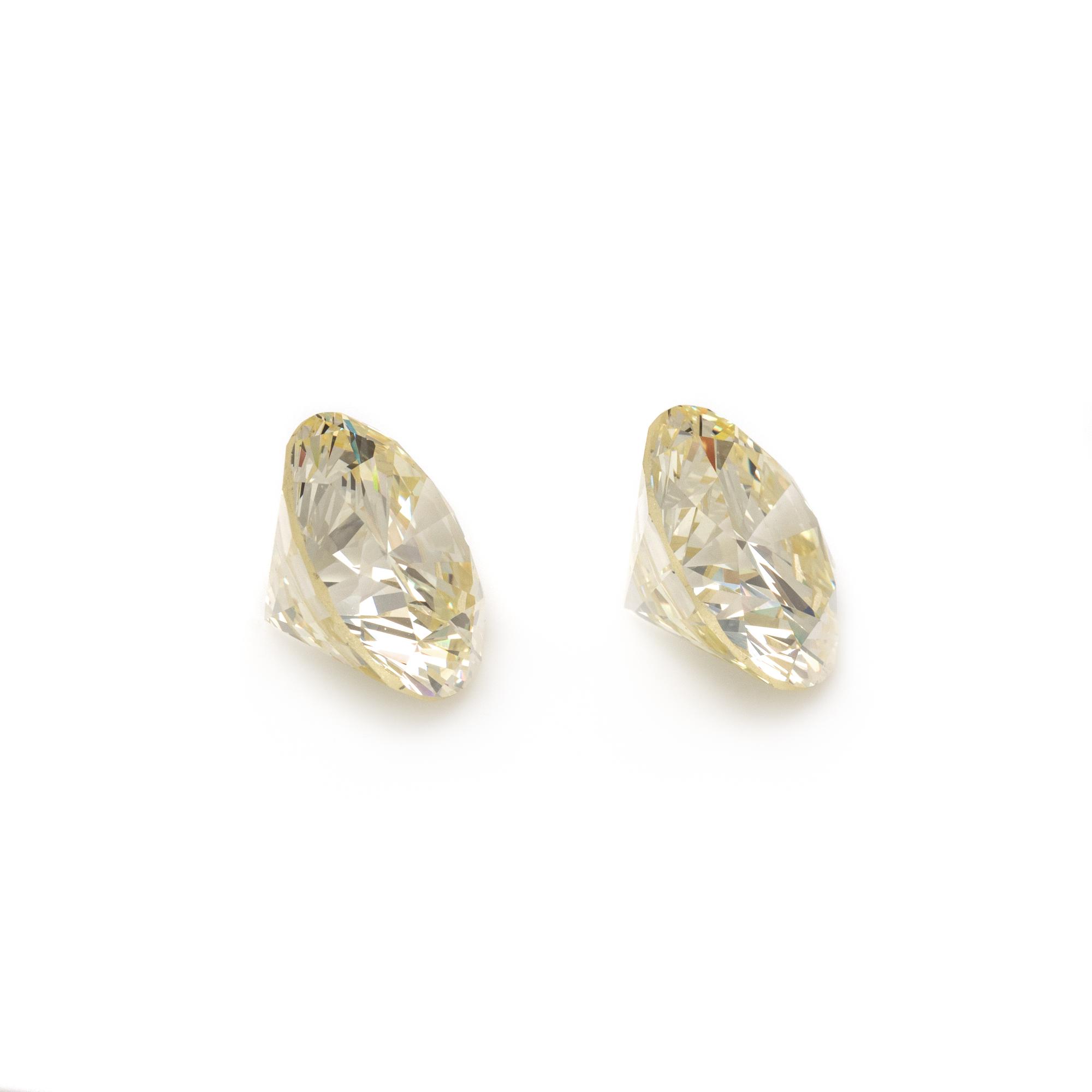 DIAMOND STUD EARCLIPS