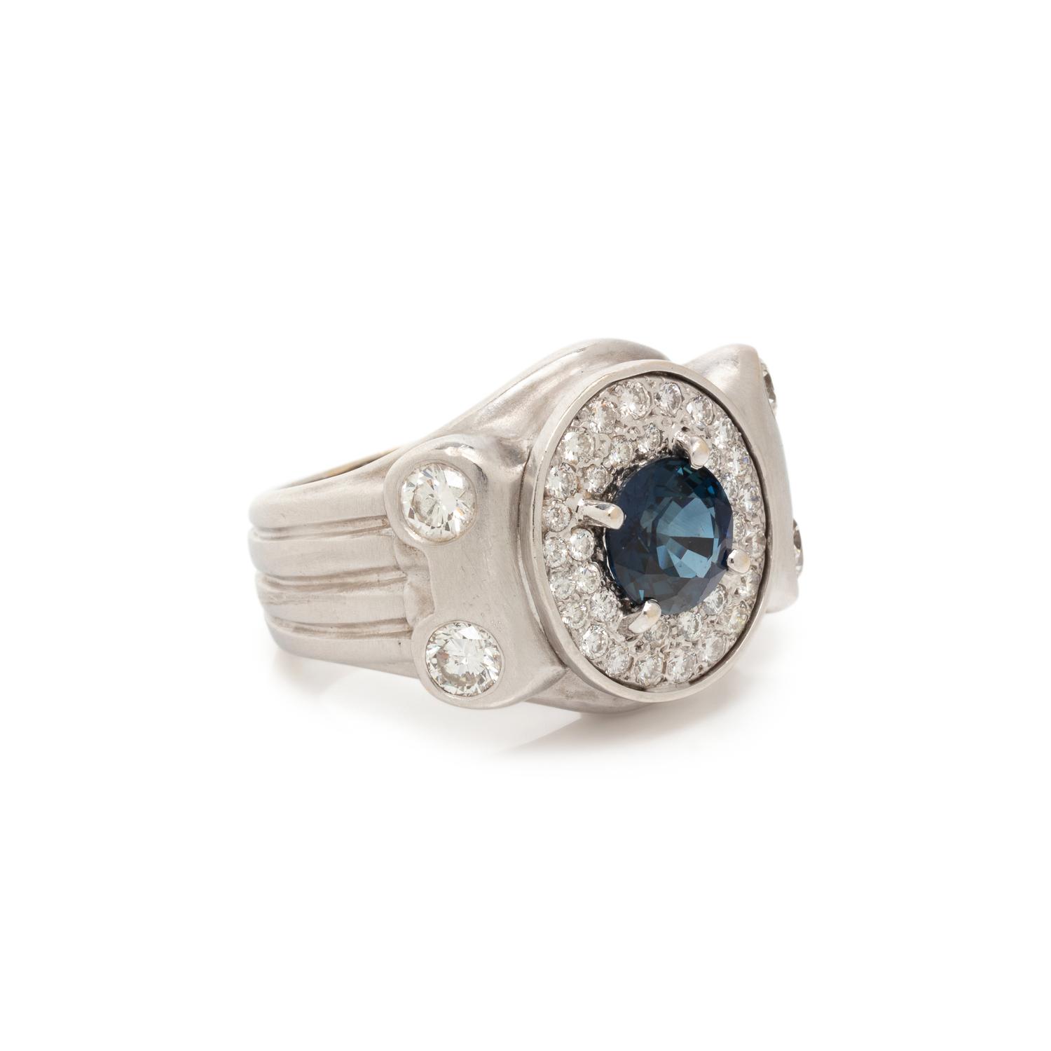 WHITE GOLD, SAPPHIRE AND DIAMOND RING