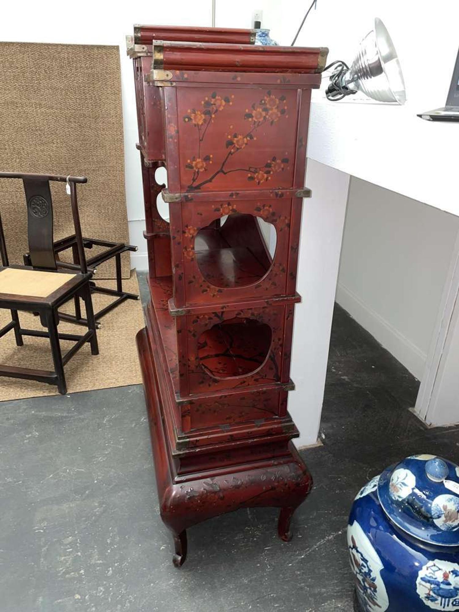 A Japanese lacquer display cabinet with cloisonné panels 日本漆器立柜及底座 Late Meiji period ????
