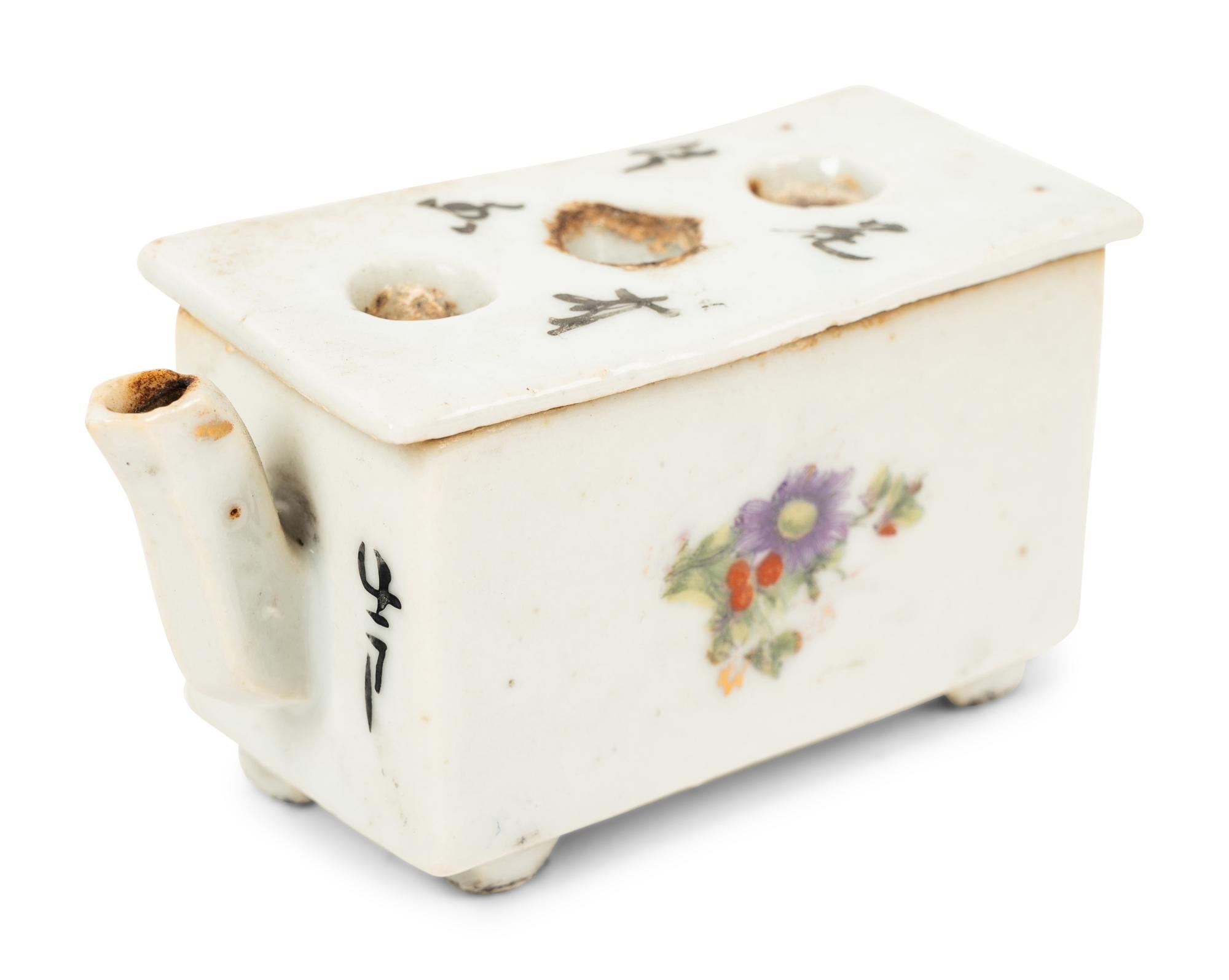 Four Chinese Famille Rose Porcelain Articles