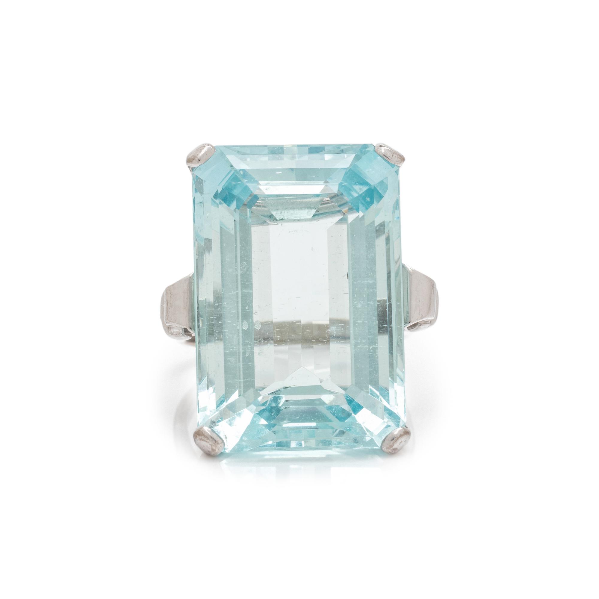 AQUAMARINE AND DIAMOND RING