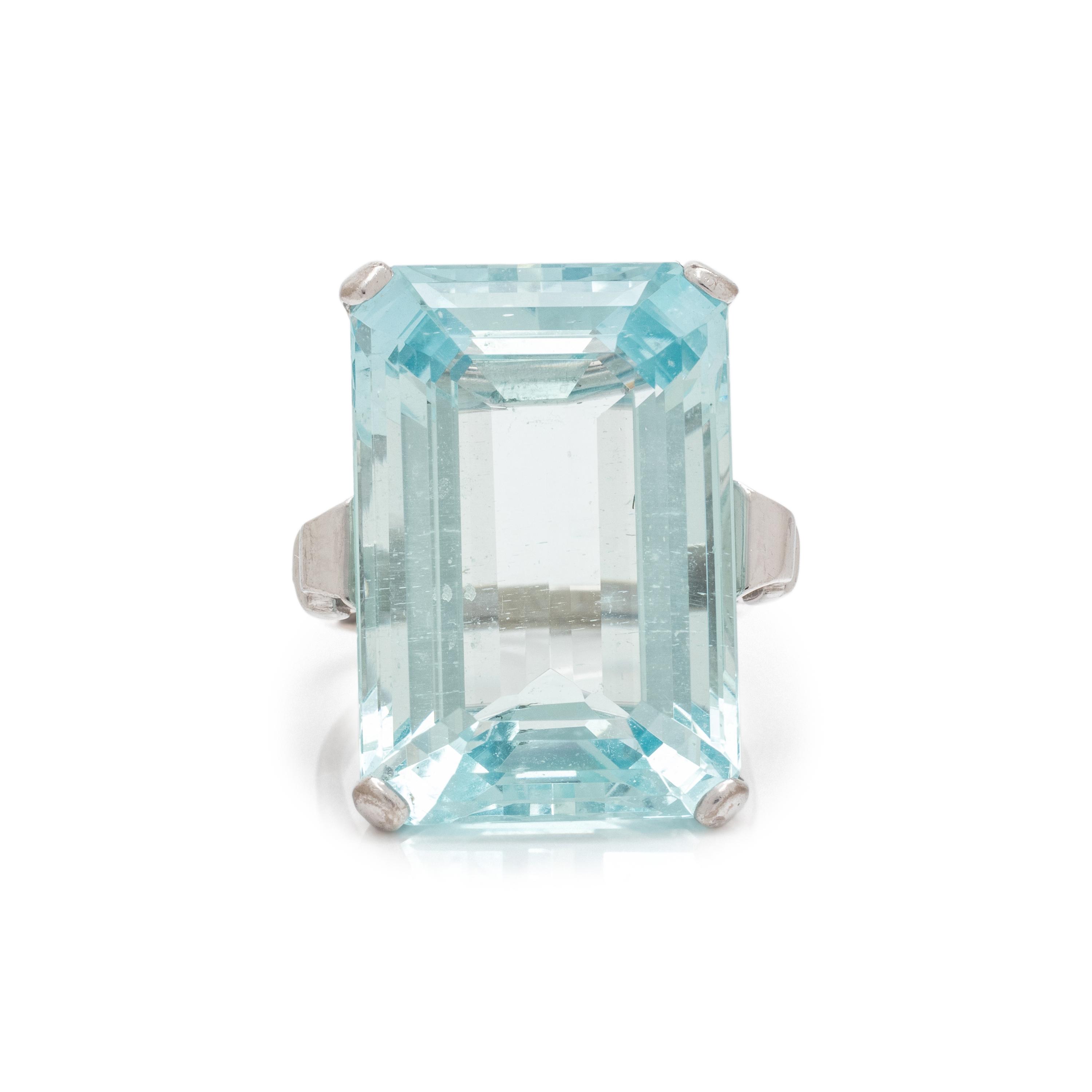 AQUAMARINE AND DIAMOND RING