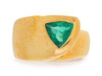 An 18 Karat Yellow Gold and Emerald Ring,