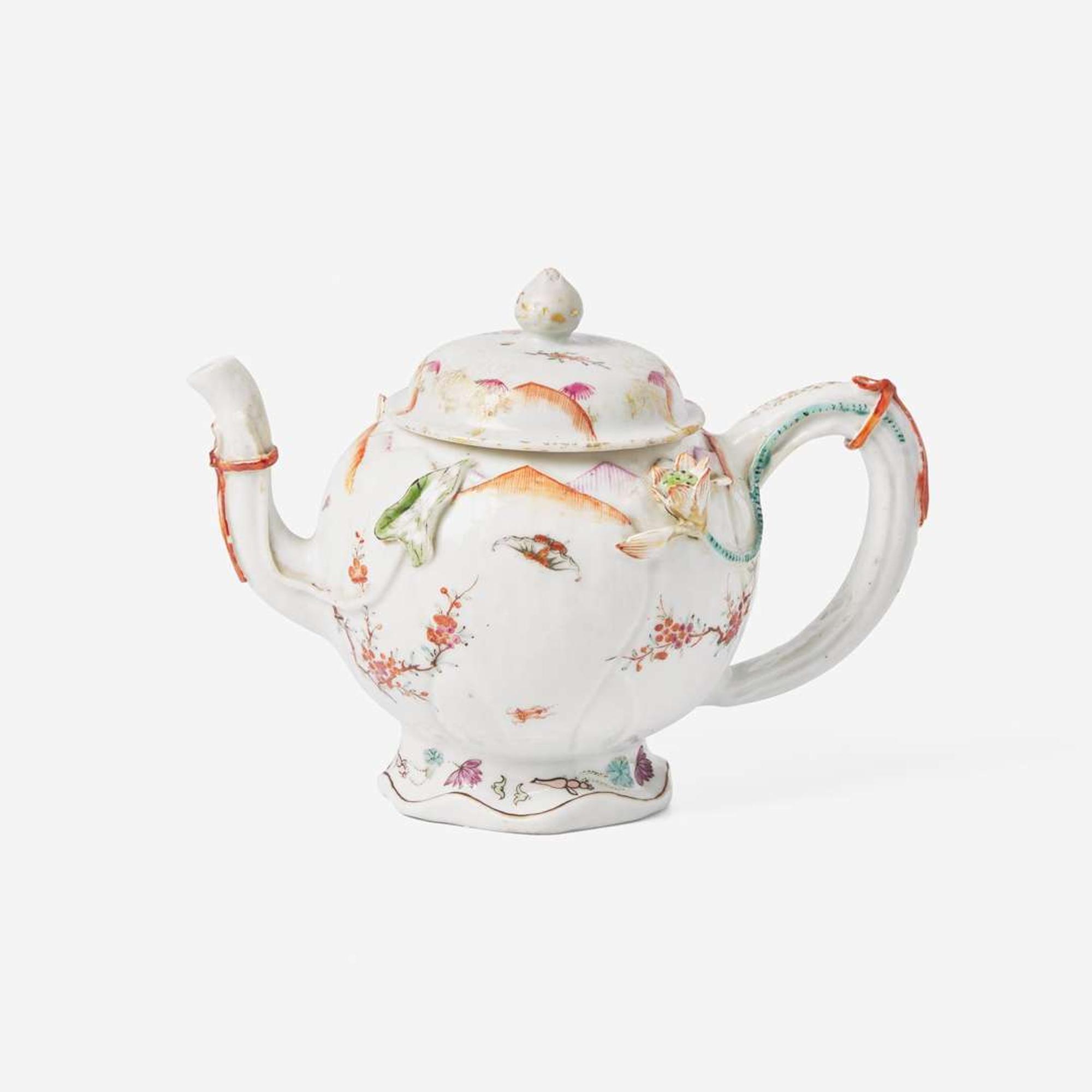 An unusual Chinese export porcelain famille rose-decorated "Lotus" teapot 粉彩茶壺 18th century ????