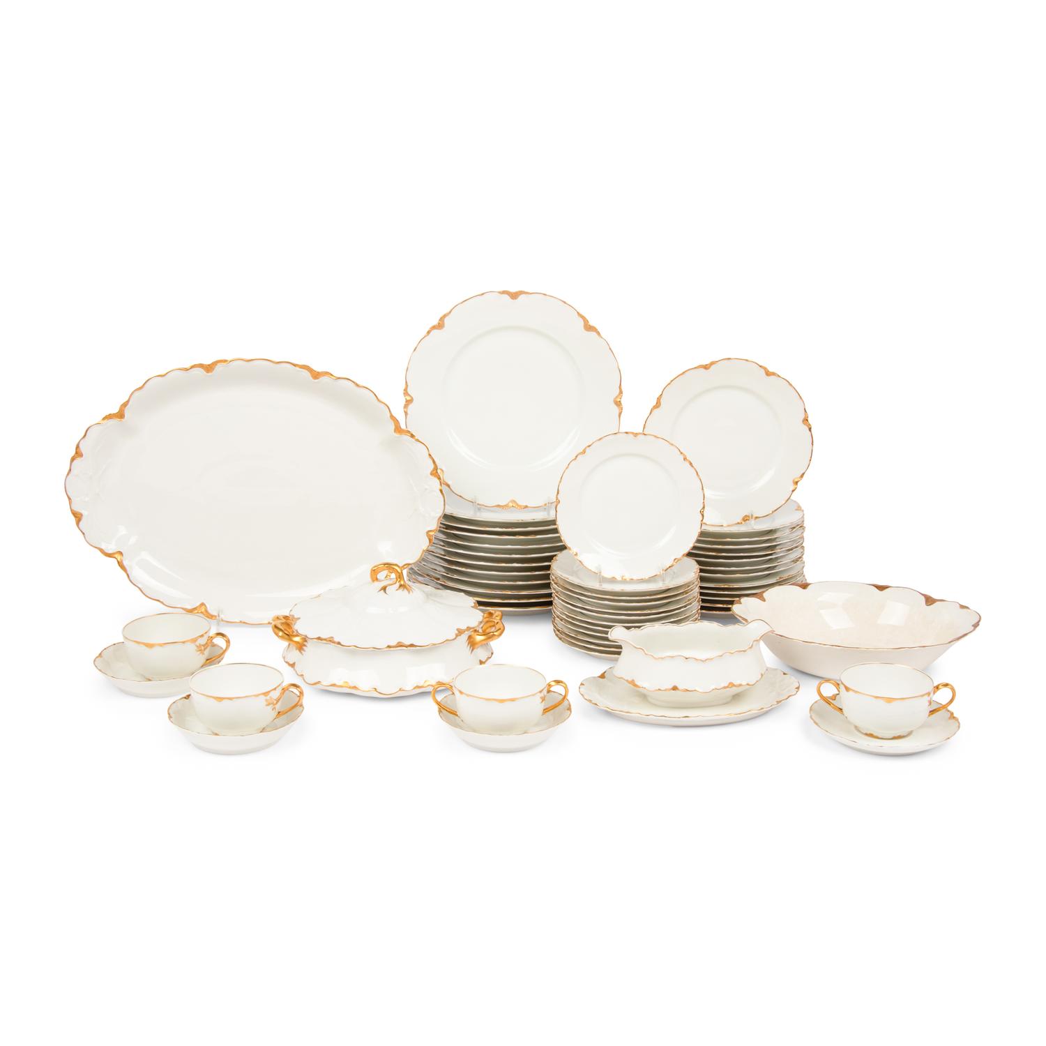 A Haviland Limoges Porcelain Dinner Service