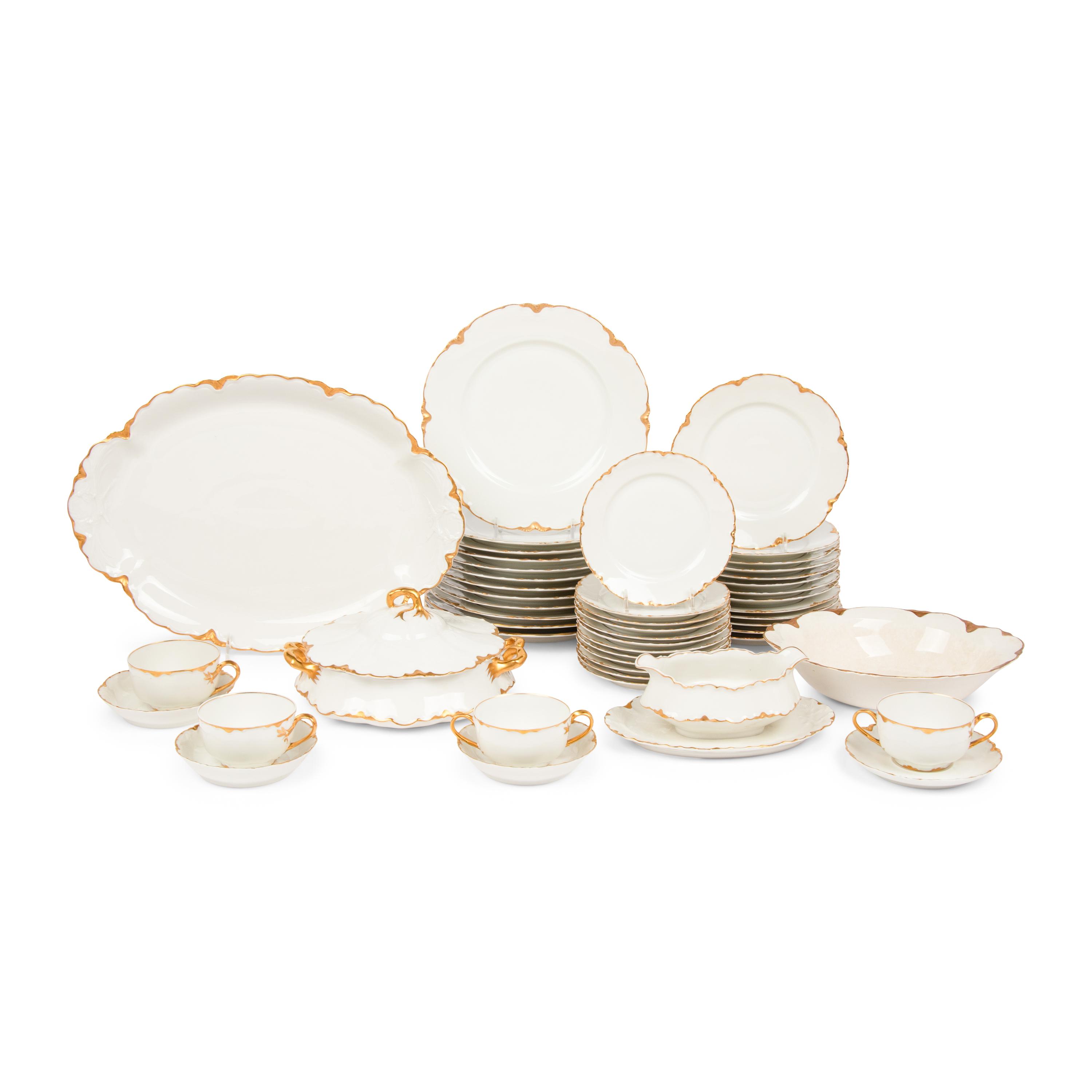 A Haviland Limoges Porcelain Dinner Service