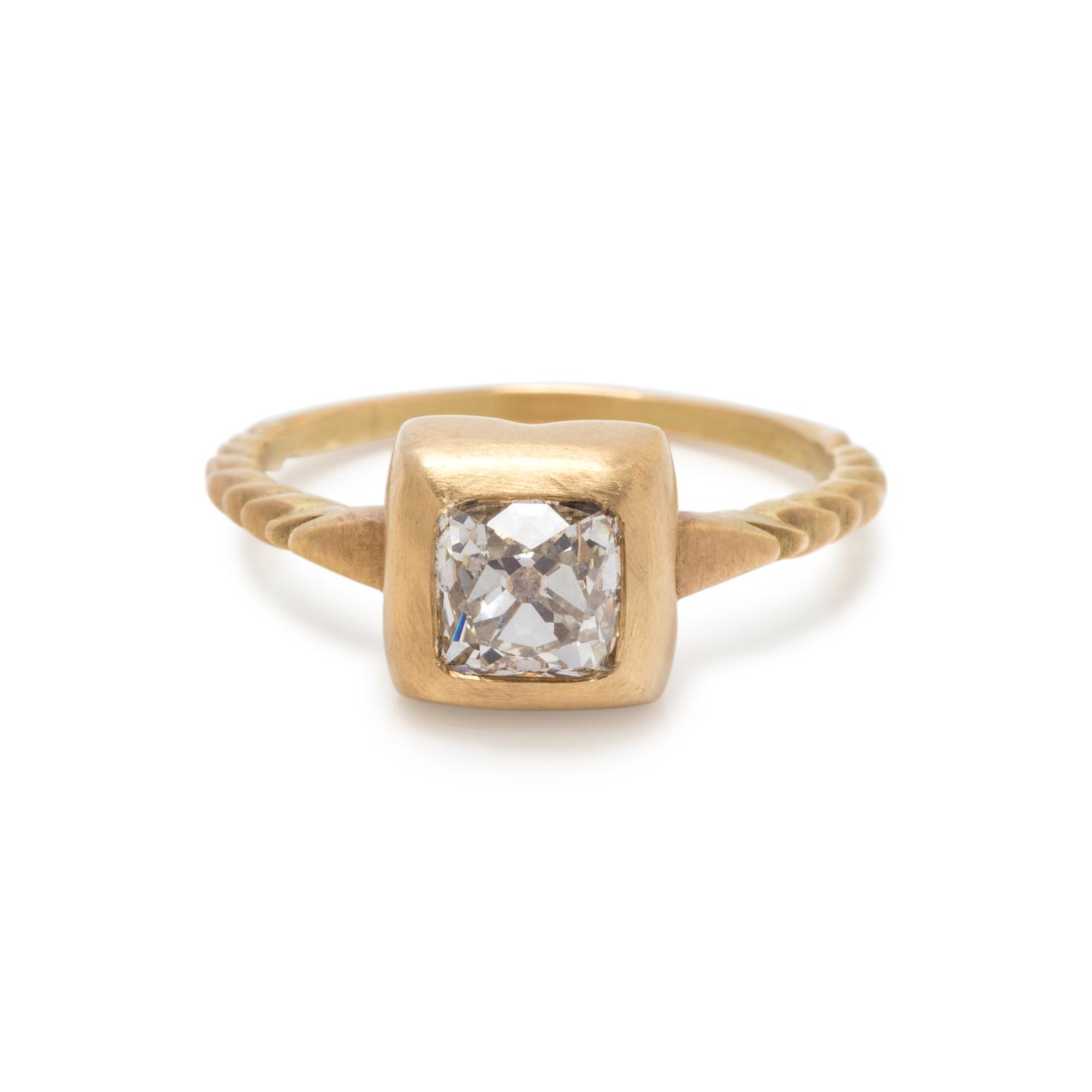 YELLOW GOLD AND DIAMOND RING