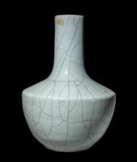 A Chinese Guan- Type Porcelain Vase