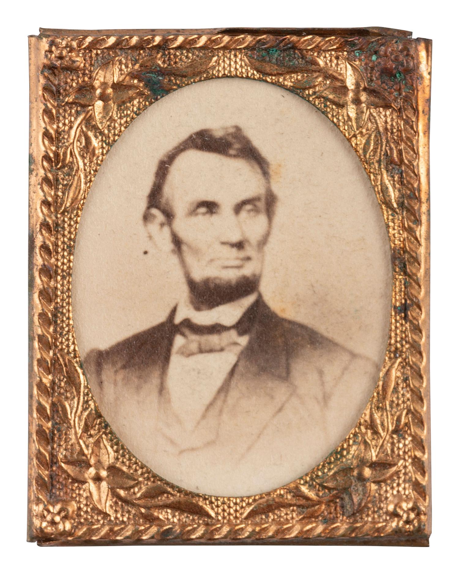 [LINCOLN, Abraham (1809-1865)]. Photographic campaign badge. Ca 1864.