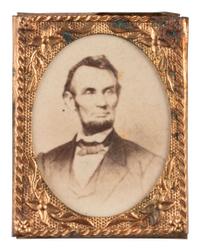 [LINCOLN, Abraham (1809-1865)]. Photographic campaign badge. Ca 1864.