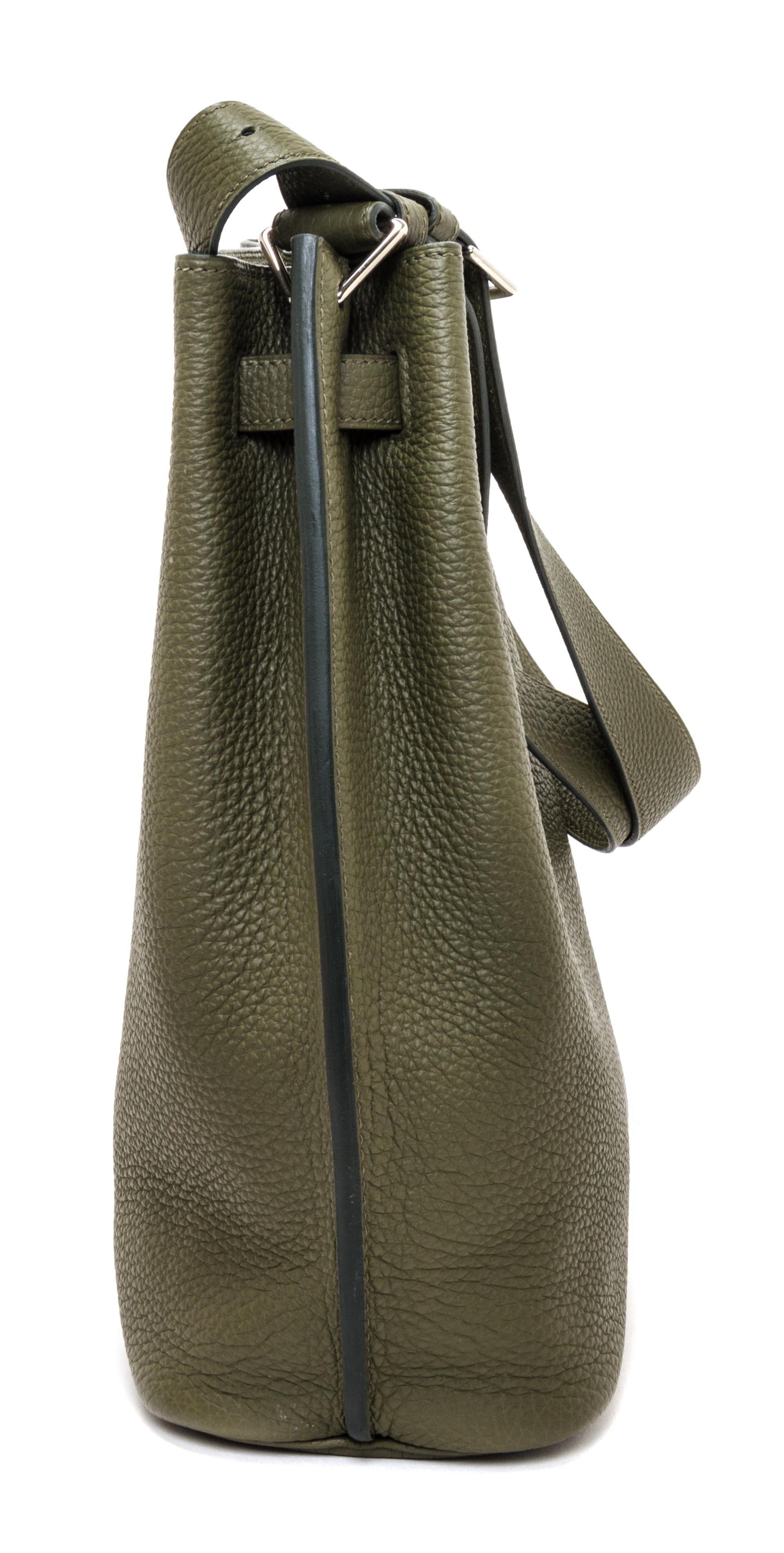 An Hermes Vert Veronese Togo 22cm So-Kelly Handbag, 9" x 11" x 4.5".