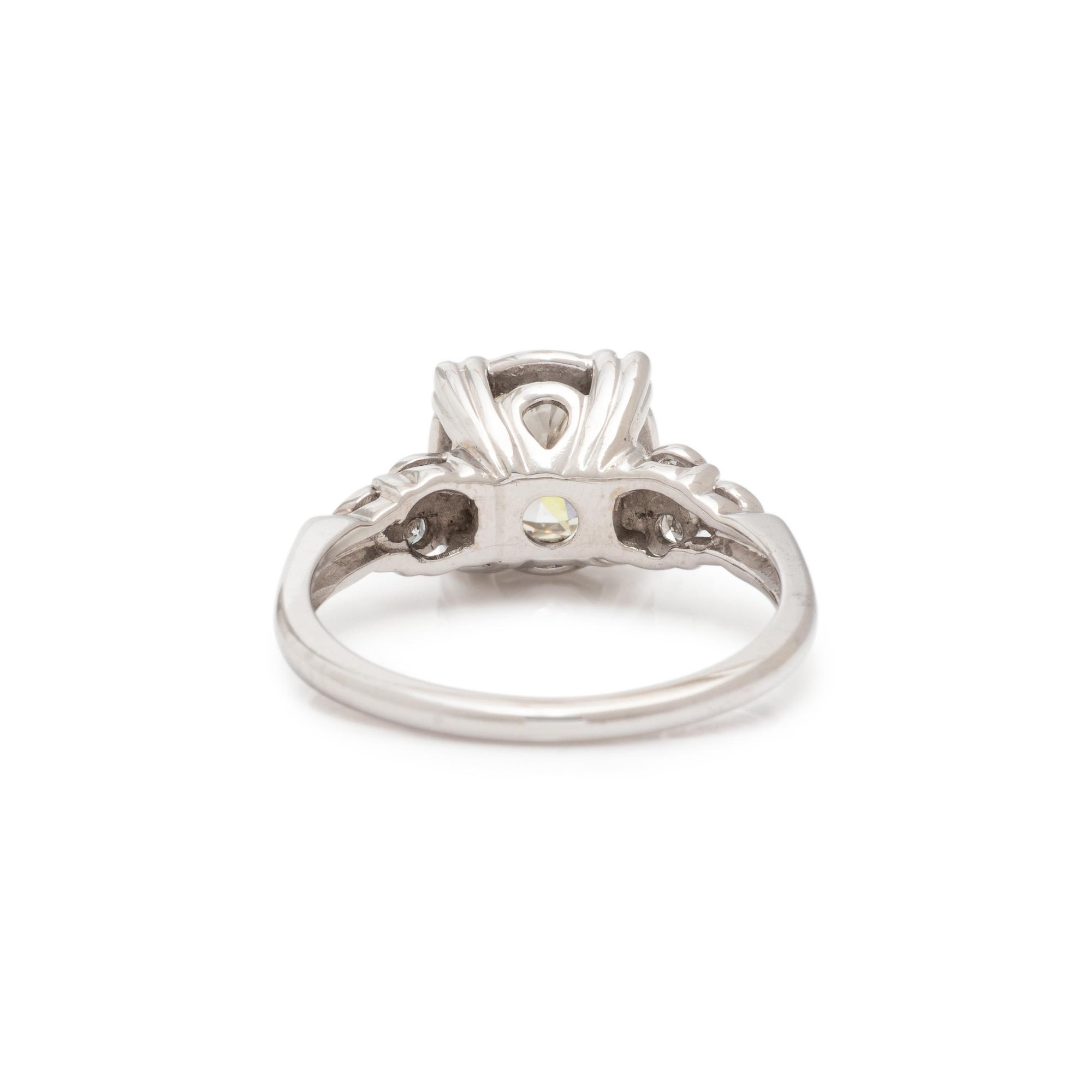 WHITE GOLD AND DIAMOND RING