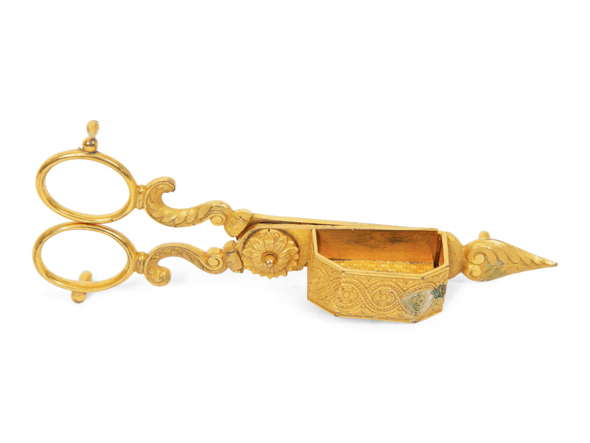 A Palais Royal Gilt Bronze, Shell and Mother-of-Pearl Candelabrum à Écran
