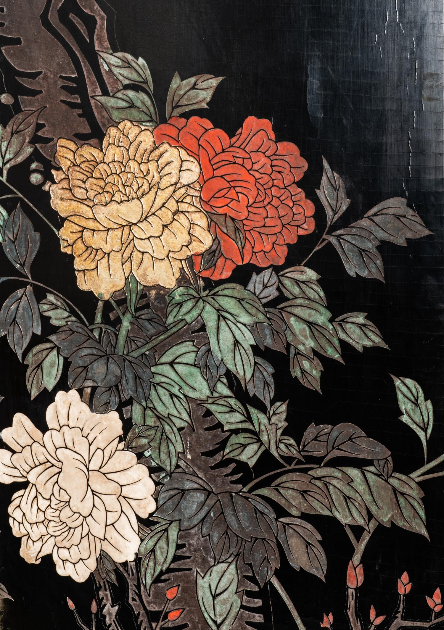 A Chinese Export Lacquer Six-Panel Floor Screen — 20TH CENTURY