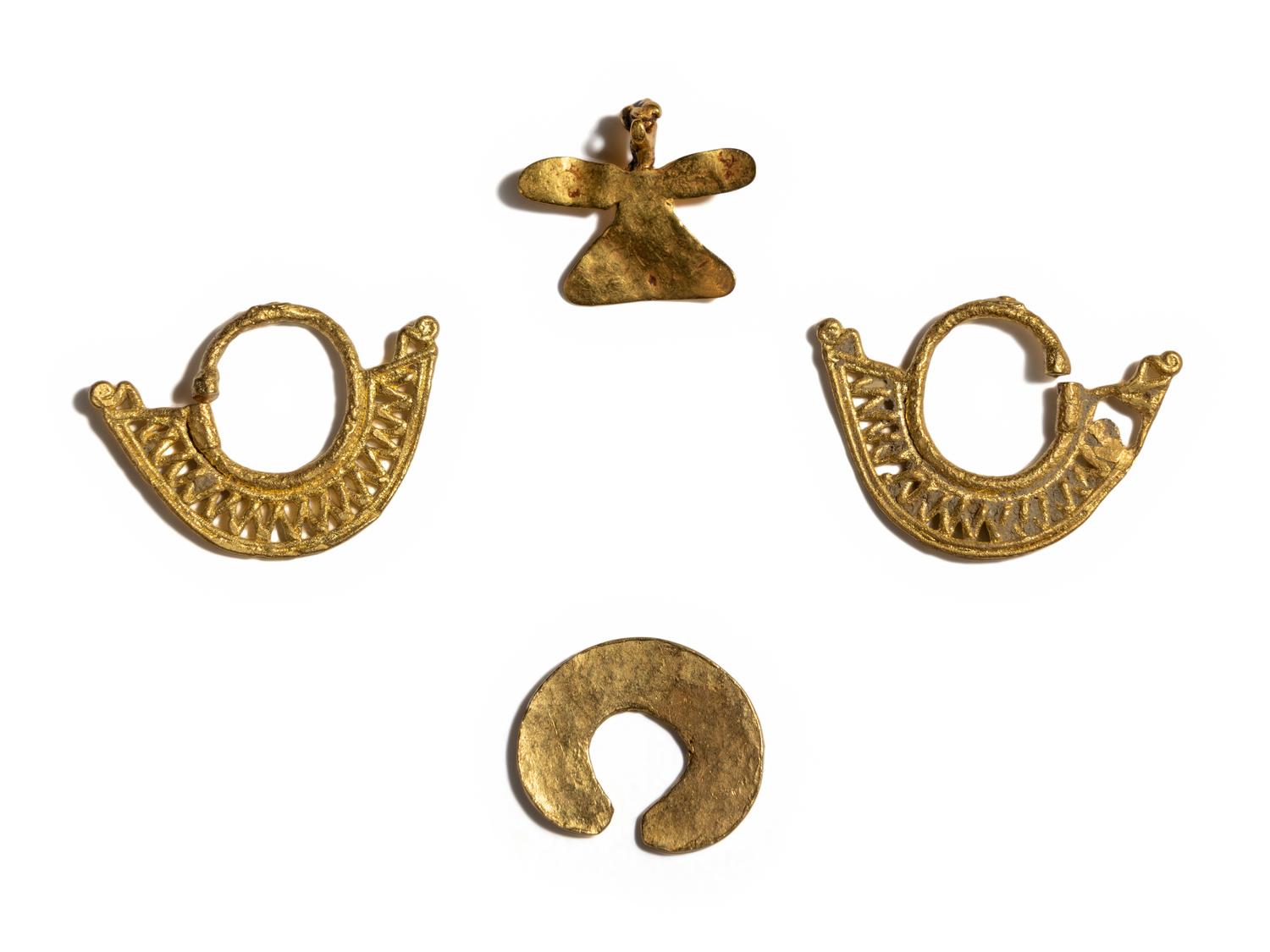 Four Pre-Columbian Gold Items