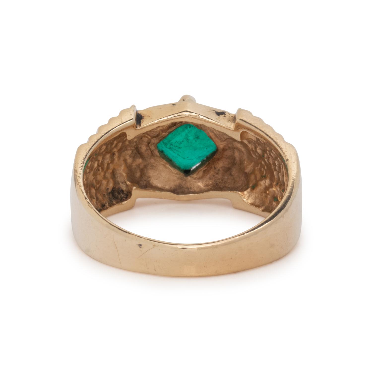 YELLOW GOLD AND EMERALD RING