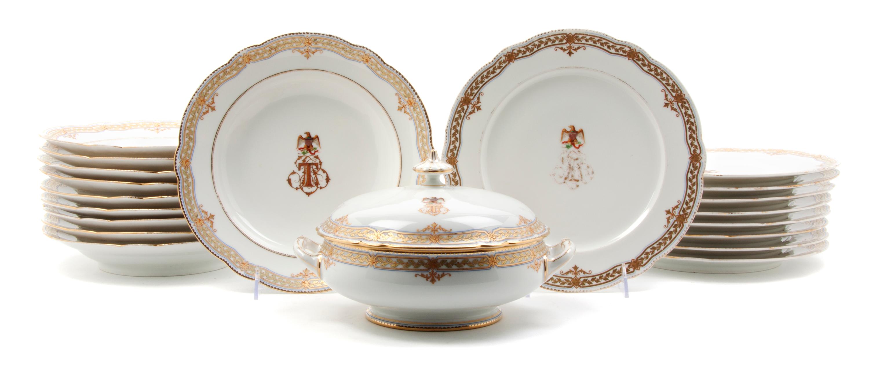A Paris Porcelain Partial Dinner Service, Diameter of dinner plate 10 inches.