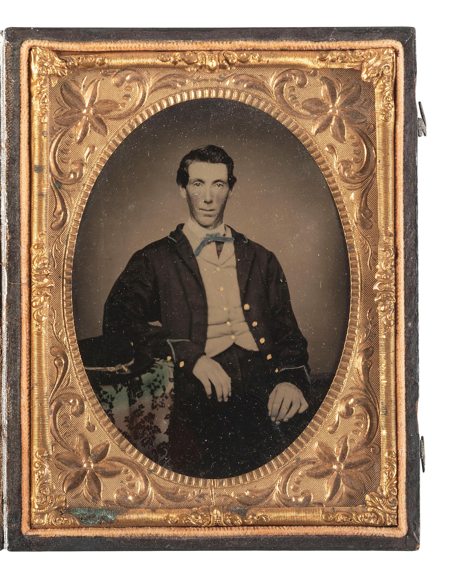 [CIVIL WAR]. Quarter plate tintype of a Connecticut infantryman.