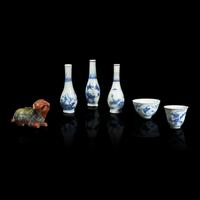 Five Small Chinese Blue and White Wares from the Hatcher Cargo, and a Famille Rose "Lion" Water Dropper. The Blue and White: First Half 17th Century 17世紀初青花海撈瓷五件及19世紀粉彩獅形水滴一件