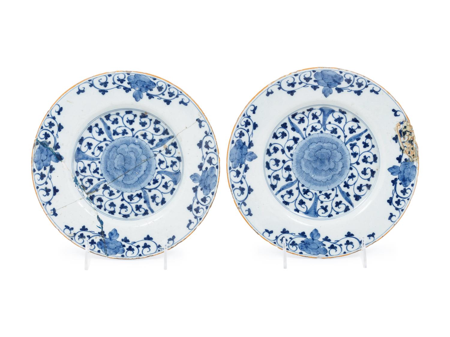 A Pair of Delft Tin-Glazed and Painted Earthenware Plates — De Porceleyne Bijl, 18TH CENTURY