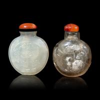 Two Chinese Hardstone Snuff Bottles 水晶及瑪瑙鼻煙壺兩支