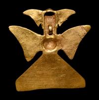 A Veraguas or Diquis Gold Avian Pendant