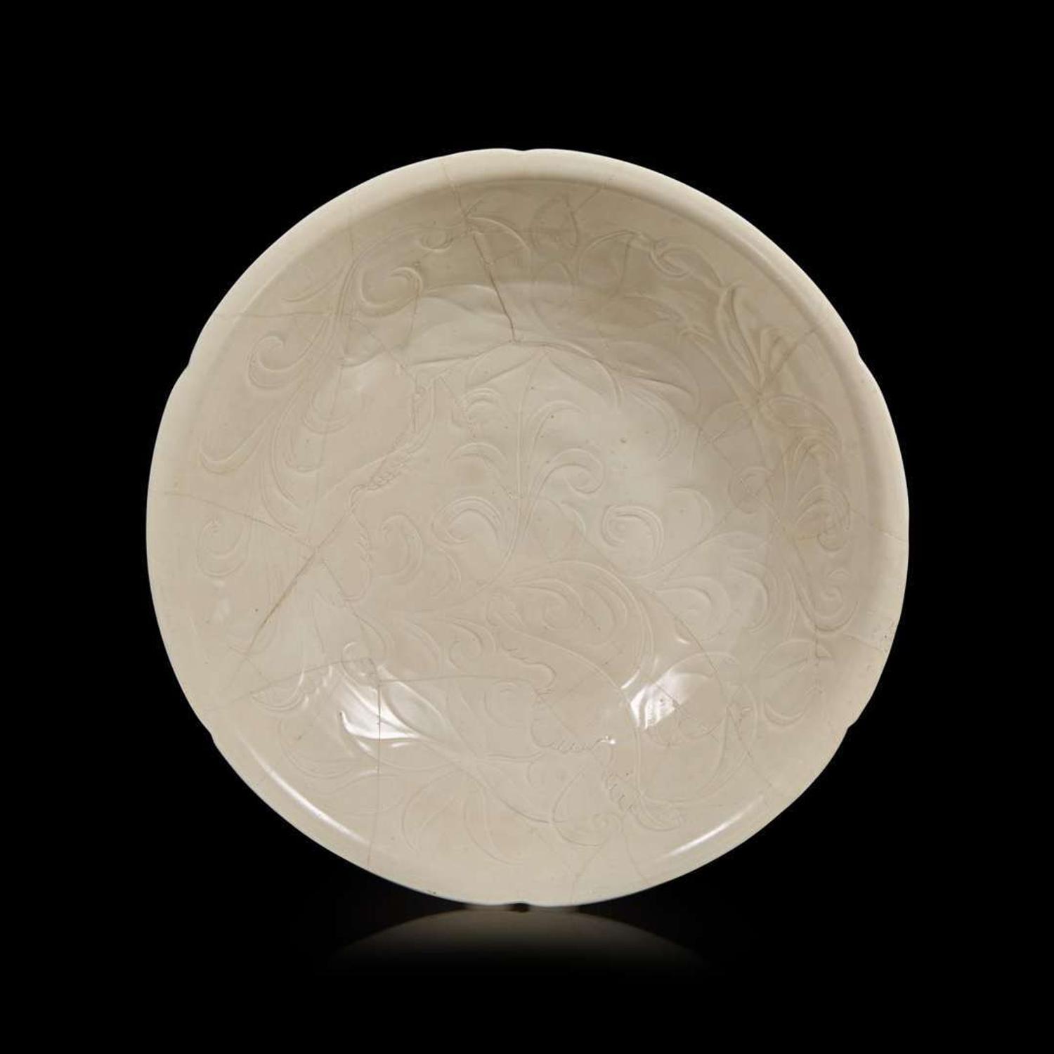 A large Chinese Dingyao carved hexifoliate bowl 定窯刻劃花盌 Northern Song Dynasty ??