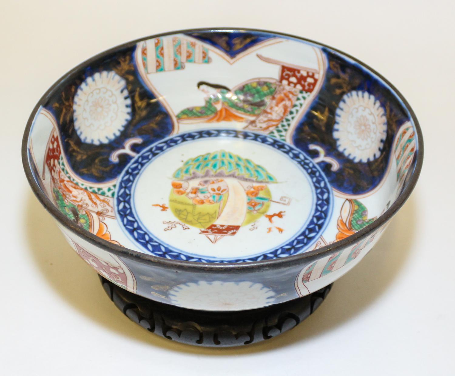 An Imari Palette Porcelain Center Bowl Height of bowl 3 5/8 x diameter 9 1/2 inches. — 19TH CENTURY