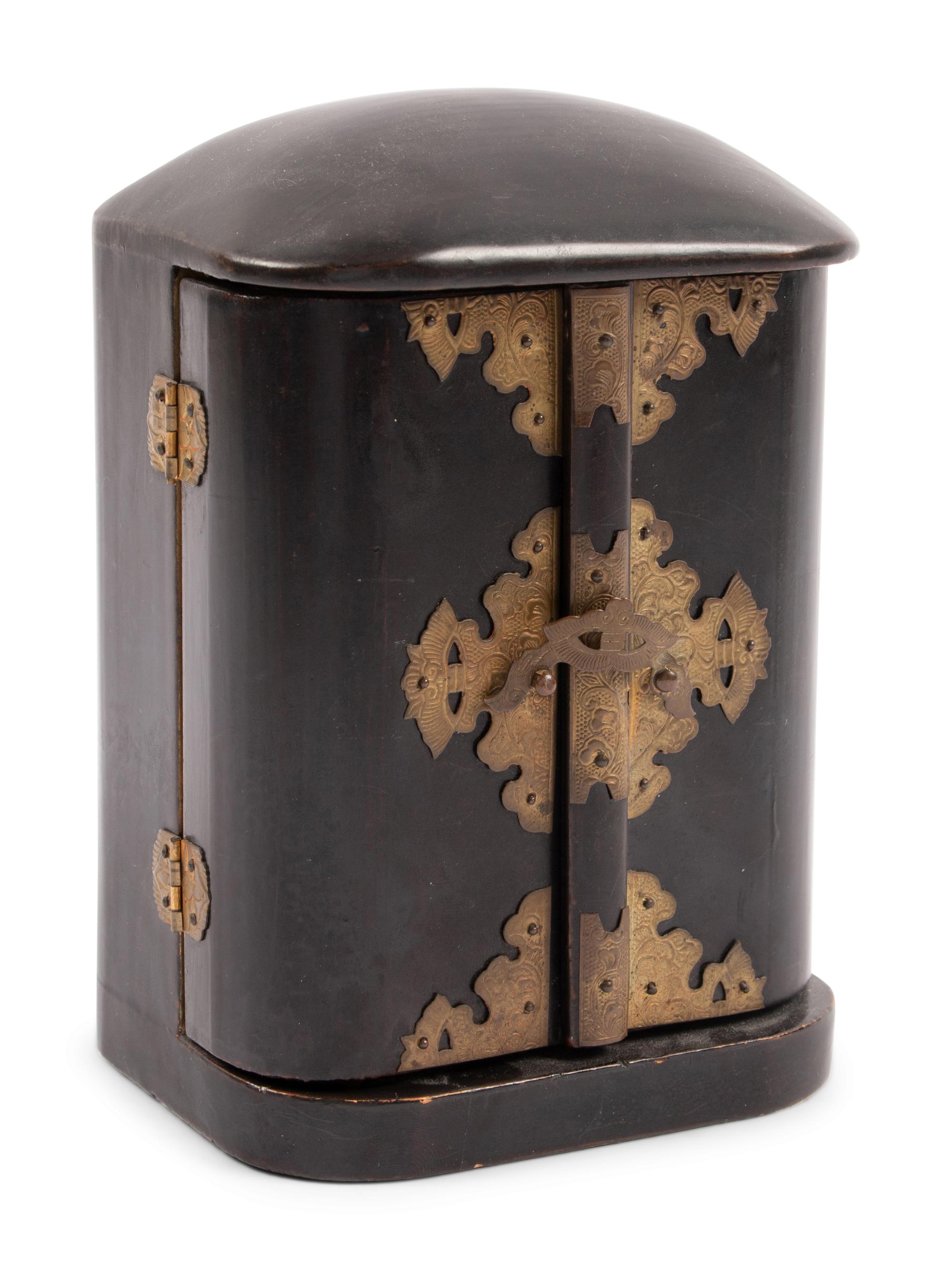 A Japanese Gilt and Black Lacquer Traveling Shrine with A Painted Figure of Buddha