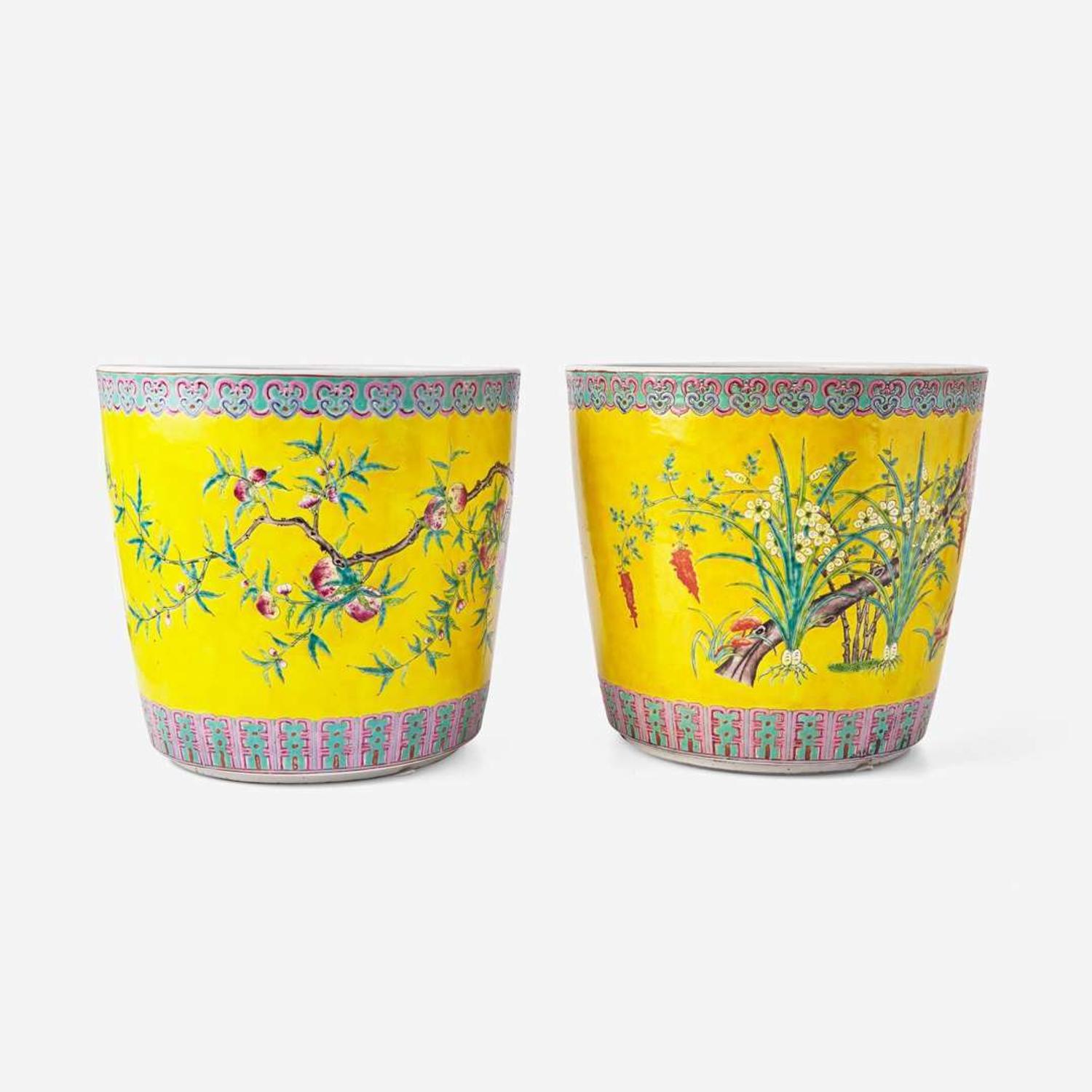 A pair of Chinese famille rose-enameled porcelain "Dayazhai"-type jardinières 粉彩大雅齋花盆一對