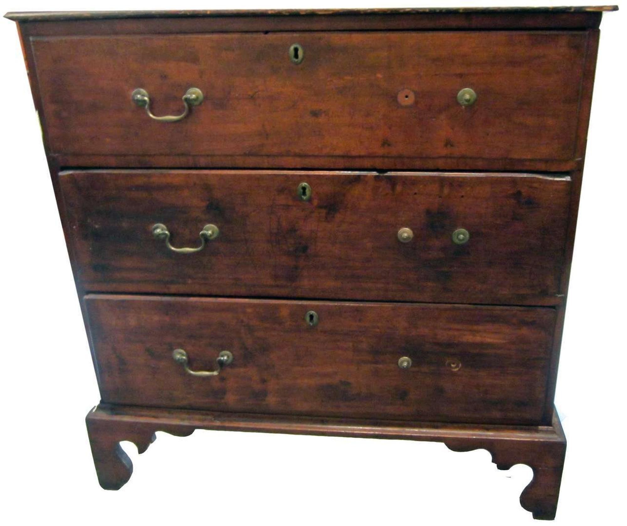 Chippendale cherrywood chest of drawers 18th century