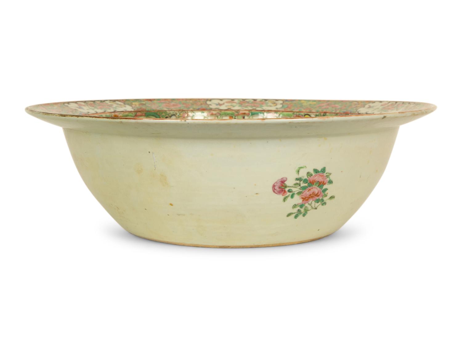 A Chinese Rose Medallion Porcelain Basin