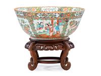 A Rose Medallion Center Bowl and Stand