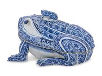 A Chinese Export Blue and White Porcelain Frog-Form Soup Tureen and Cover