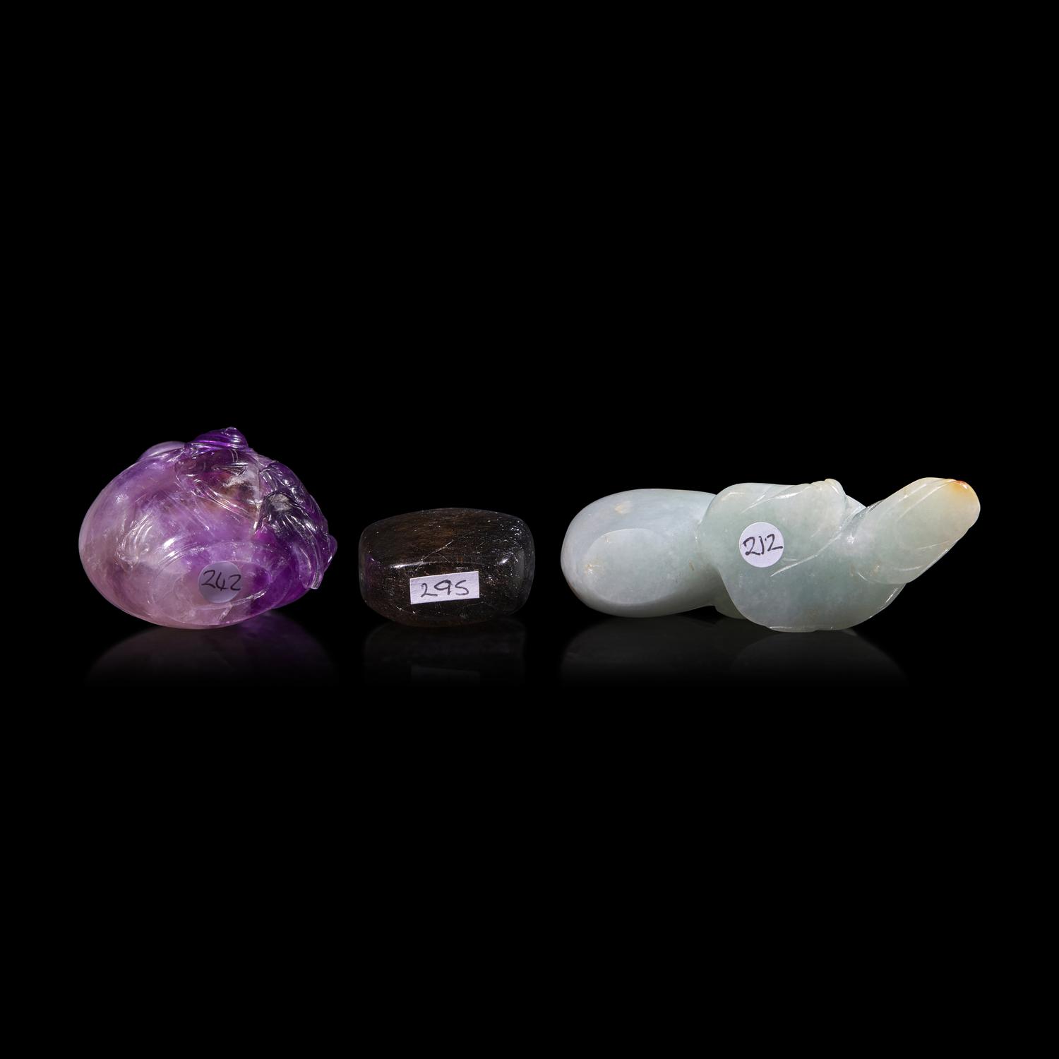 Three Chinese Hardstone Snuff Bottles 近代 翡翠、水晶鼻煙壺三支