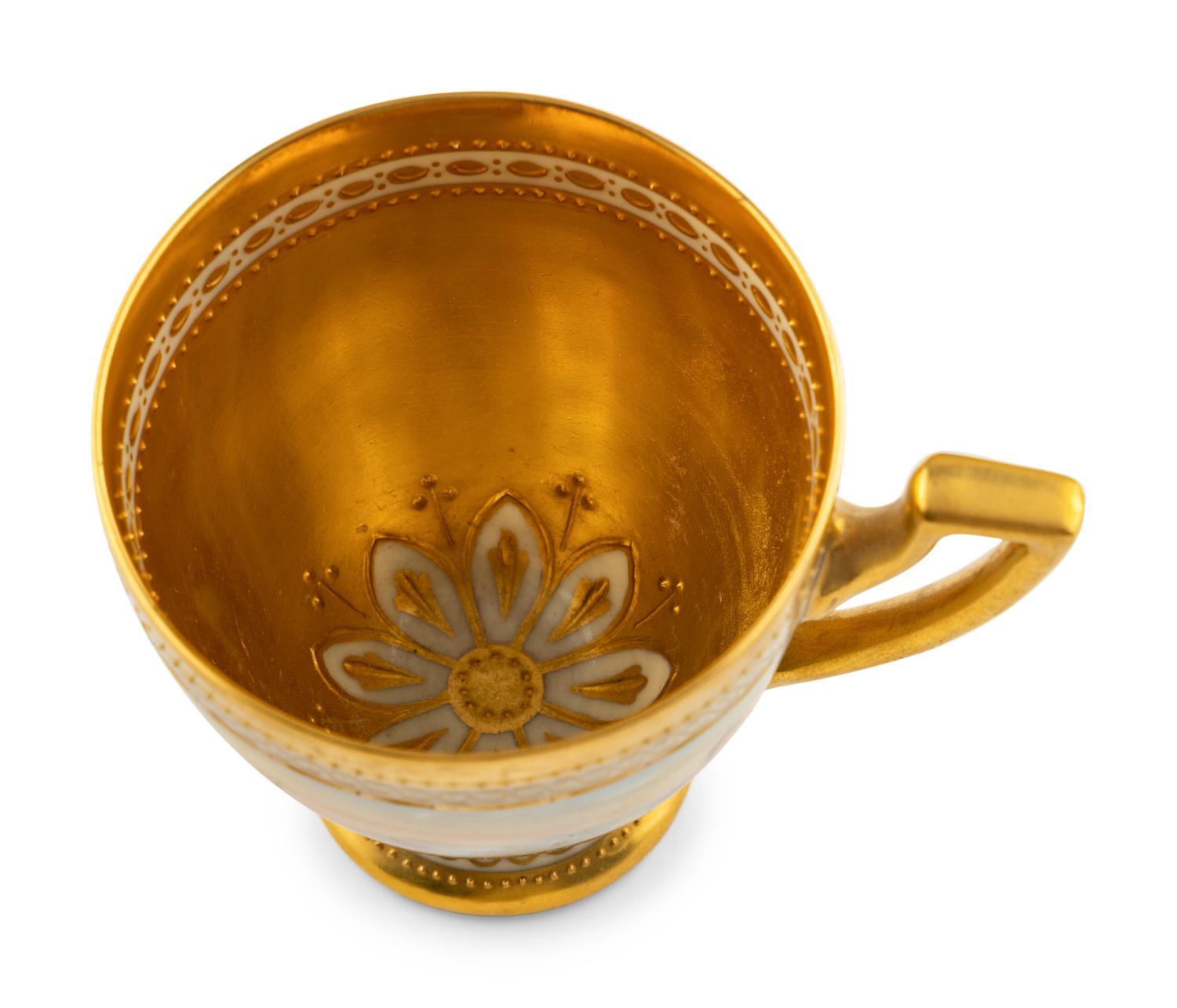 A Dresden (Ambrosius Lamm) Porcelain Dinner Service