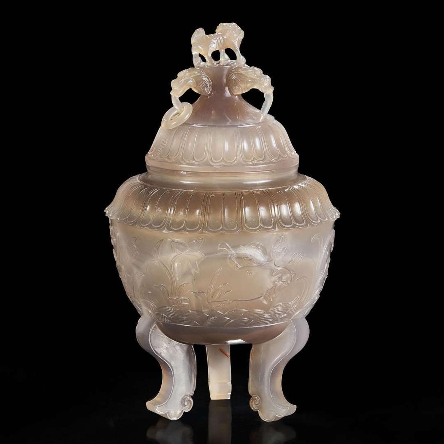 A Chinese carved agate censer and cover 玛瑙带盖香炉