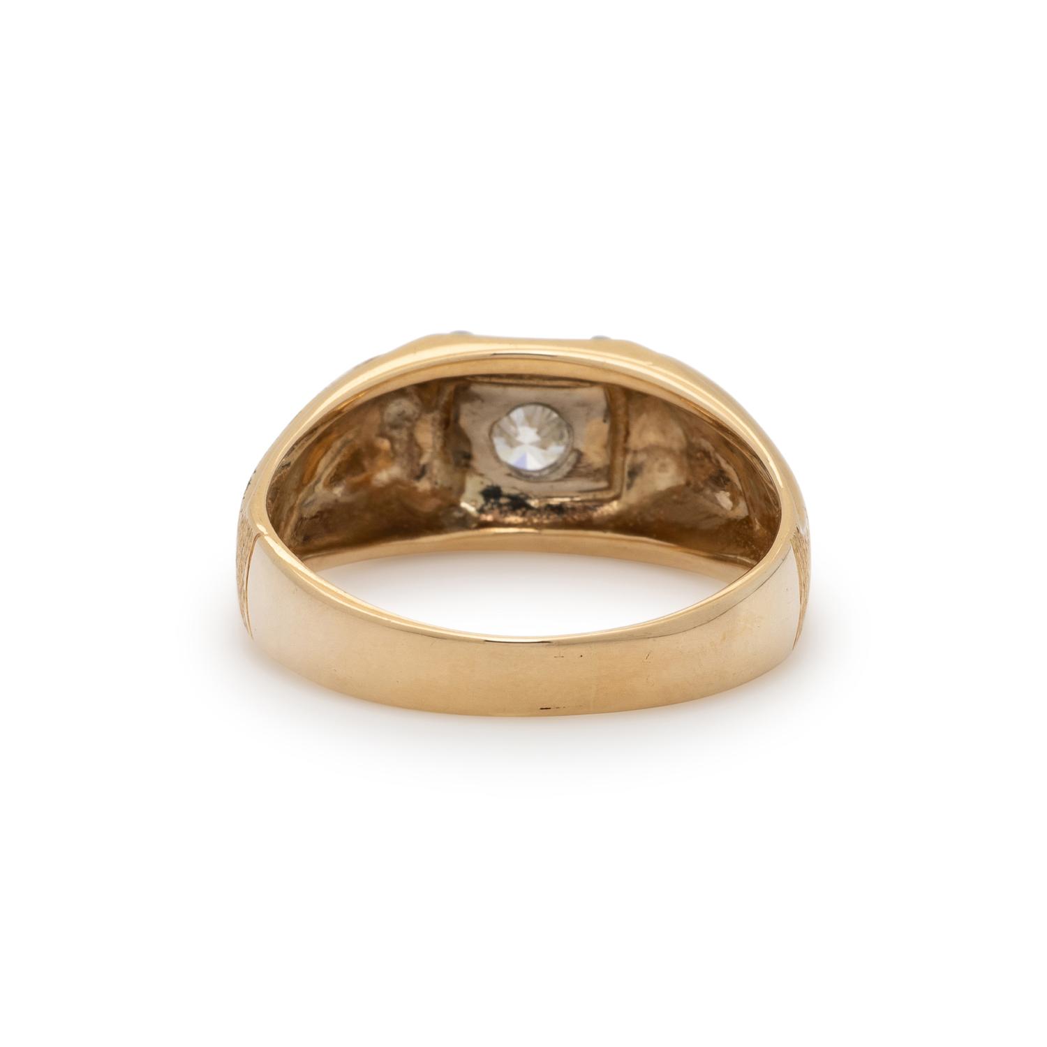 YELLOW GOLD AND DIAMOND RING