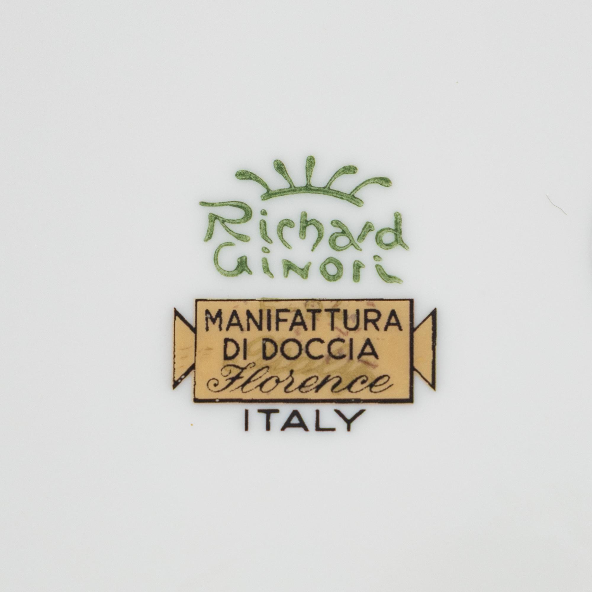A Richard Ginori Italian Fruit Porcelain Dinner Service