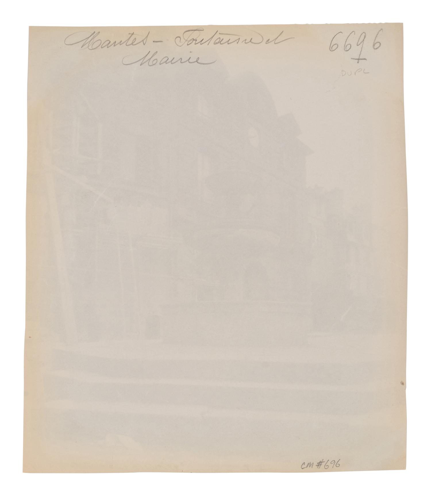 A pair of photographs depicting fountains ( Nantes - fontaine et Mairie, 1907; Provins ([vielle] fontaine [gothique]) , 1923)