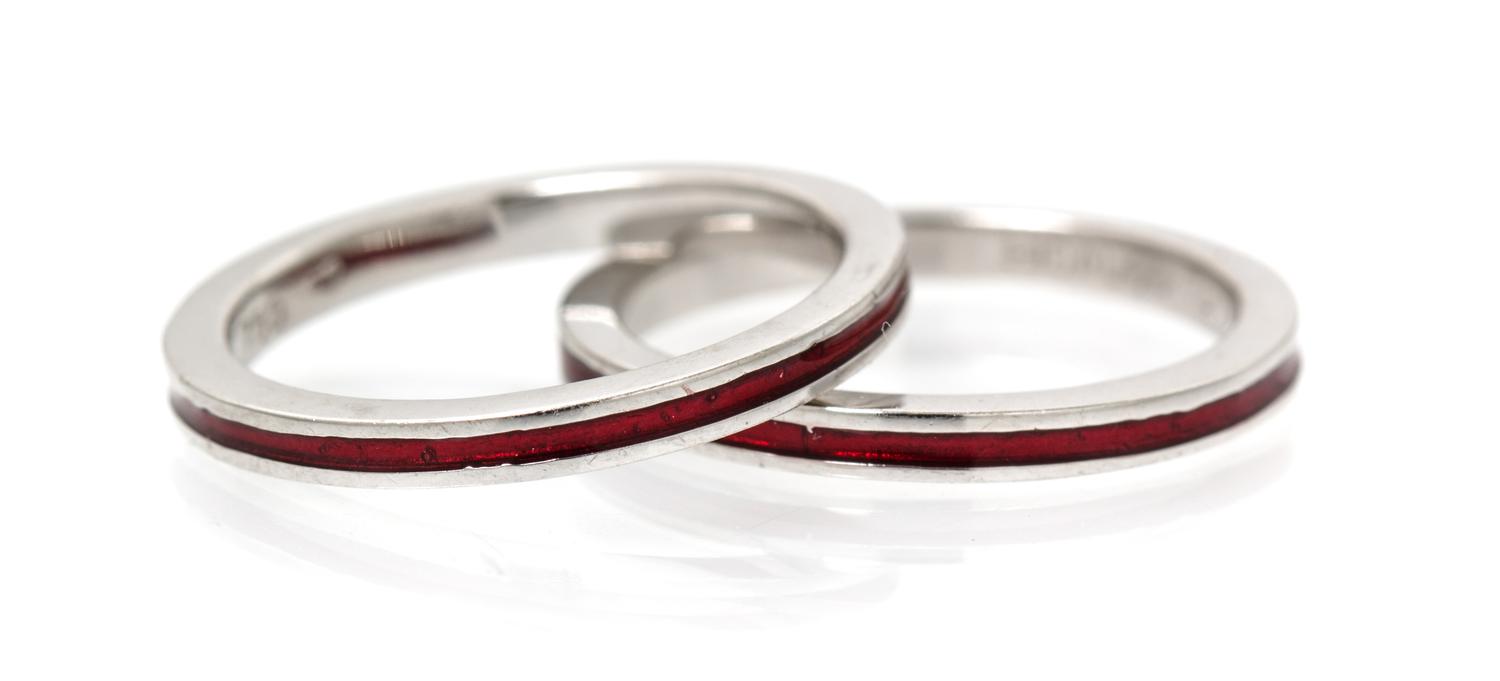A Pair of 18 Karat White Gold and Red Enamel Rings, Hidalgo. 3.30 dwts.