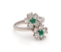 EMERALD AND DIAMOND FLOWER MOTIF RING