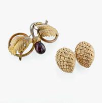 A pair of 14K yellow gold earrings with brooch