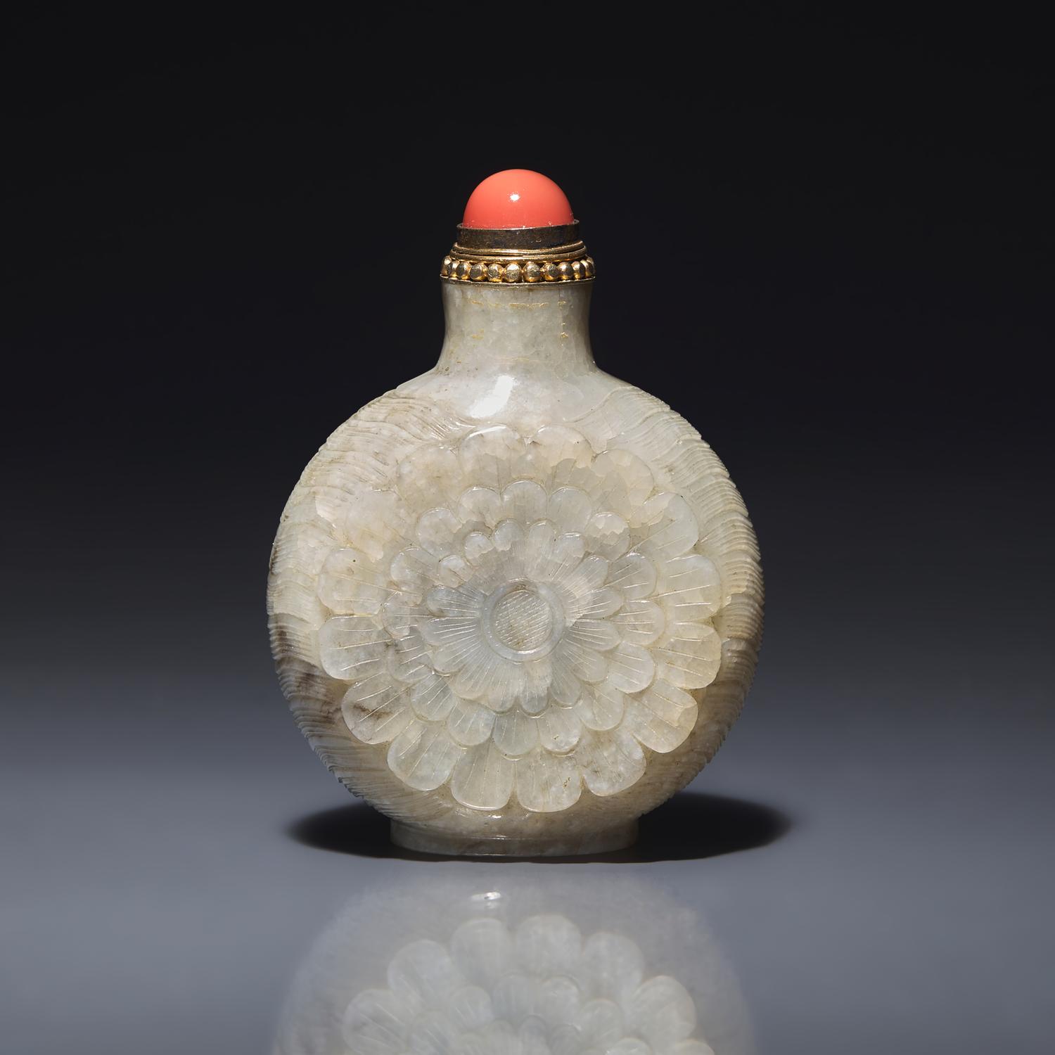A Chinese Floral-Carved Greyish-Beige Jade Snuff Bottle 灰白玉雕花鼻烟壺