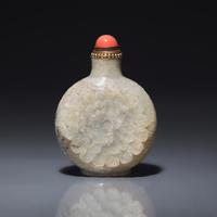 A Chinese Floral-Carved Greyish-Beige Jade Snuff Bottle 灰白玉雕花鼻烟壺