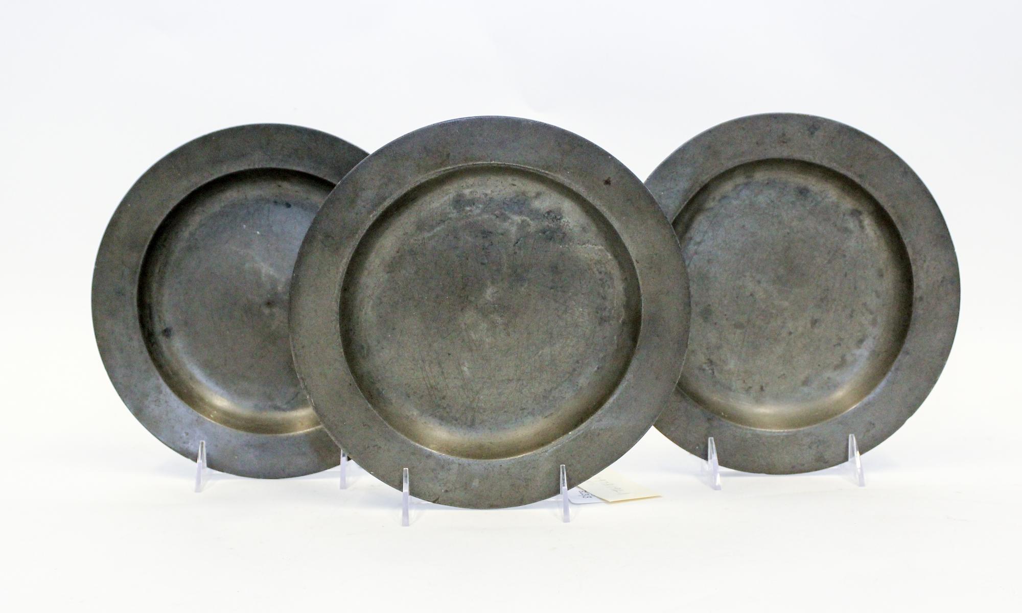 Three English Pewter Plates Diameter 9 1/4 inches. — 19TH CENTURY