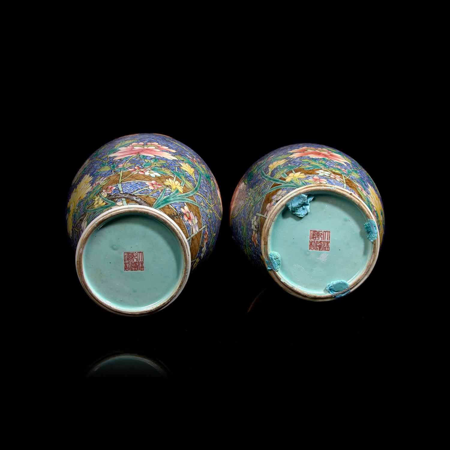 A Pair of Chinese Famille Rose Porcelain Vases, Republic Period 民國 粉彩花瓶一對