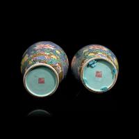 A Pair of Chinese Famille Rose Porcelain Vases, Republic Period 民國 粉彩花瓶一對