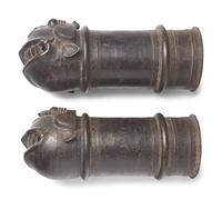 A Pair of Indian Patinated Bronze Palanquin Finials, 19th Century or Earlier 十九世紀或更早 印度銅虎首車轝一對