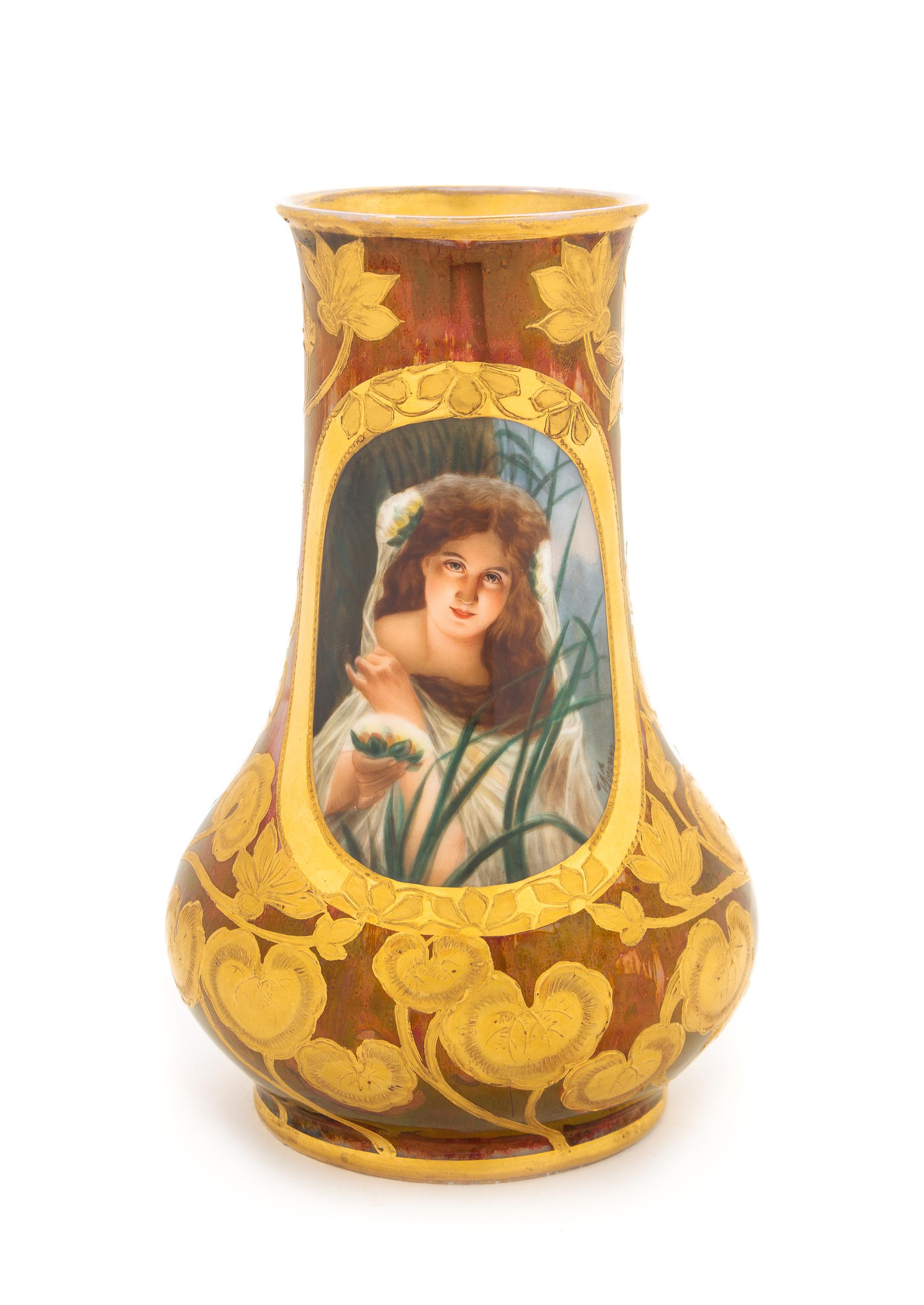 A Vienna Porcelain Vase Height 7 1/8 inches. — 19TH CENTURY